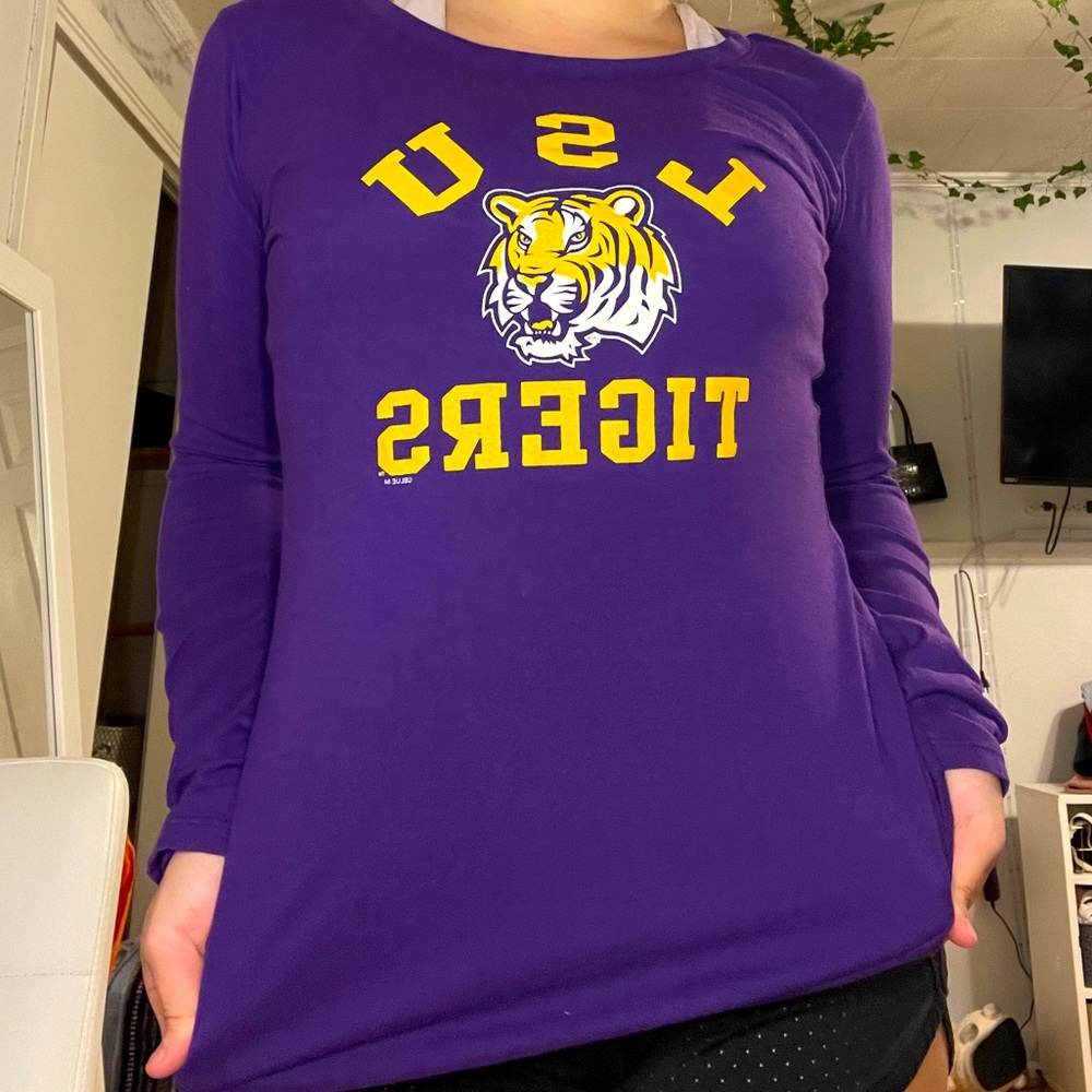 super cute long sleeve lsu shirt!